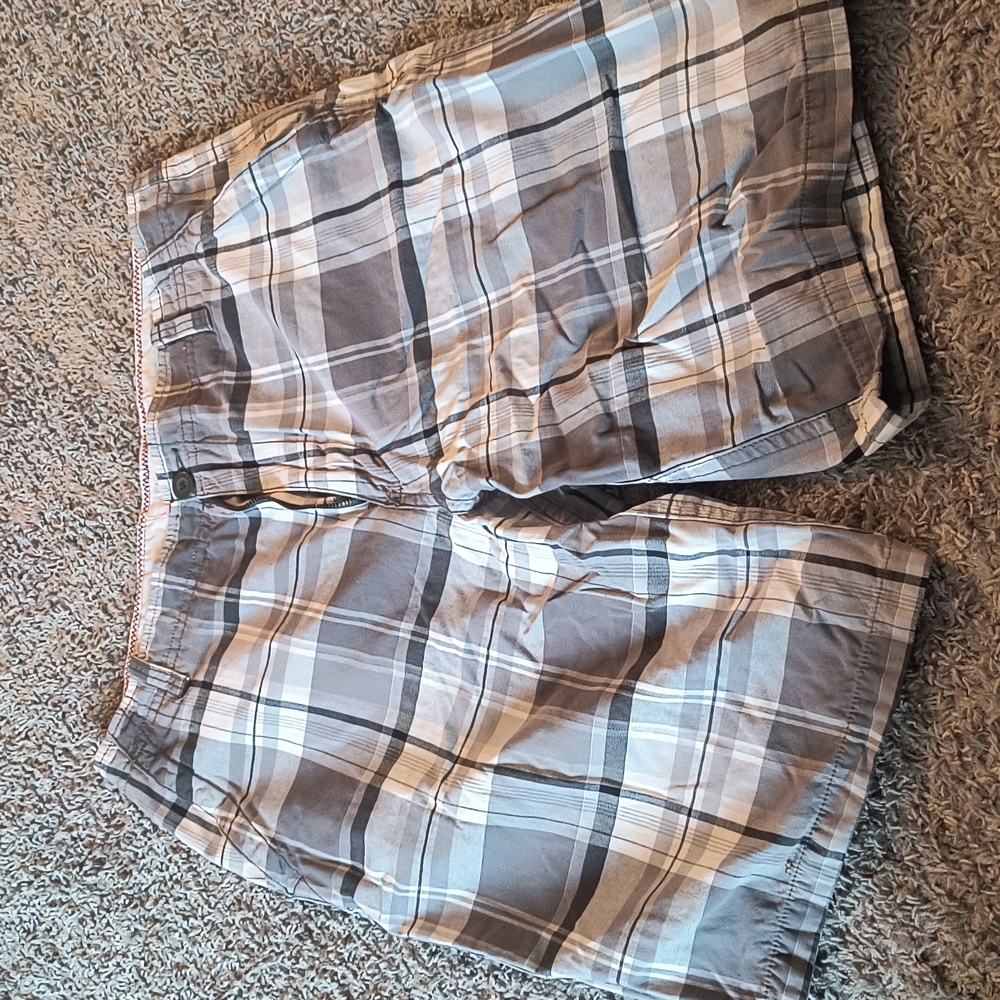Aeropostale men's shorts gray and white plaid size 36